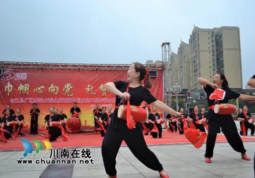 合江“巾帼心向党•礼赞新中国”广场舞姐妹庆祝新中国成立70周年群众性宣传活动圆满结束(图3)