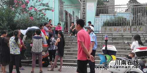 泸县云龙镇：守好“护学岗”，平安上学路(图1)