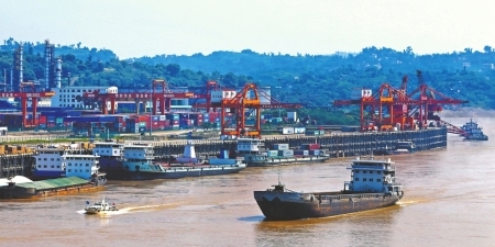 聚焦三大千亿产业集群&nbsp;泸州推动经济高质量发展(图1)