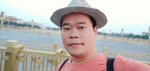 洪林:明天,我想背着书包去上班(图1) 洪林:明天,我想背着书包去上班(图1)