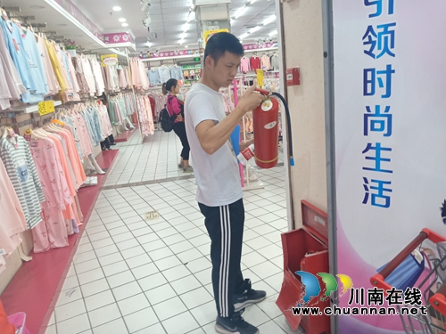 江阳区北城街道城垣社区对辖区单位进行节前消防安全大检查(图1) 江阳区北城街道城垣社区对辖区单位进行节前消防安全大检查(图1)