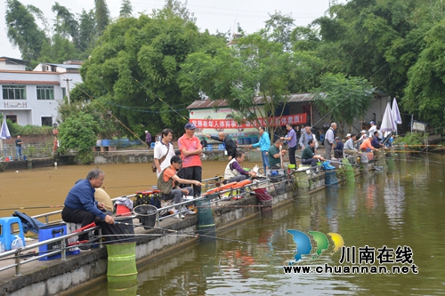 泸州市秋季全民健身老年人钓鱼比赛在泸县举行(图1)