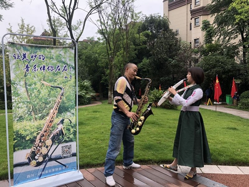 金奖！泸州人韩山把《我爱你中国》吹向世界(图2)