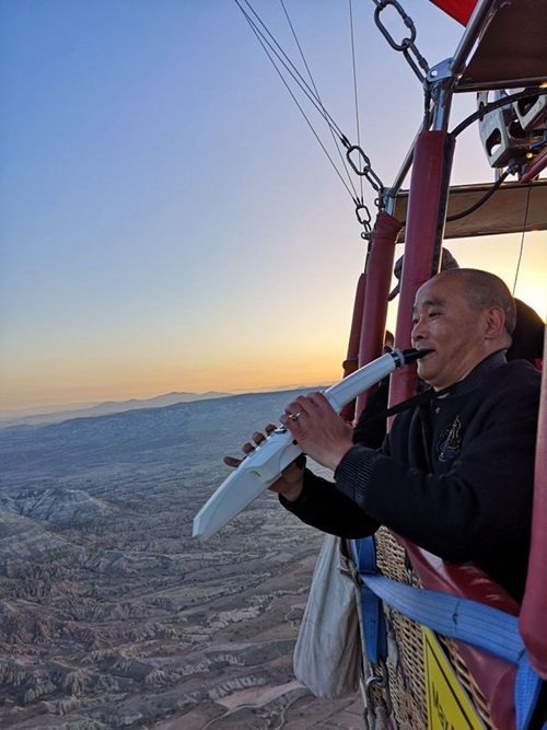 金奖！泸州人韩山把《我爱你中国》吹向世界(图3)