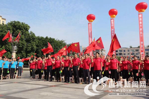 庆祝新中国成立70周年&nbsp;宜宾江安万人同声颂祖国(图2)