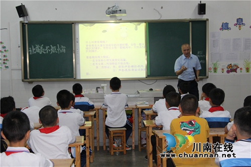 叙永县叙永镇中心校开展青春期心理健康讲座(图1)