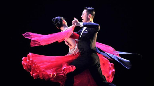 桑巴牛仔华尔兹来了！2019国标舞大赛首进泸州(图1)