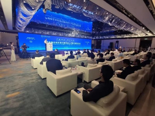 宜宾职业技术学院签18个项目 引进7位高端人才(图1) 宜宾职业技术学院签18个项目 引进7位高端人才(图1)