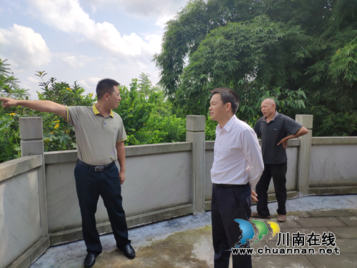 张福荣到泸县云龙镇东皇观进行节前安全检查(图1) 张福荣到泸县云龙镇东皇观进行节前安全检查(图1)