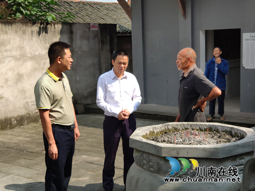 张福荣到泸县云龙镇东皇观进行节前安全检查(图2) 张福荣到泸县云龙镇东皇观进行节前安全检查(图2)