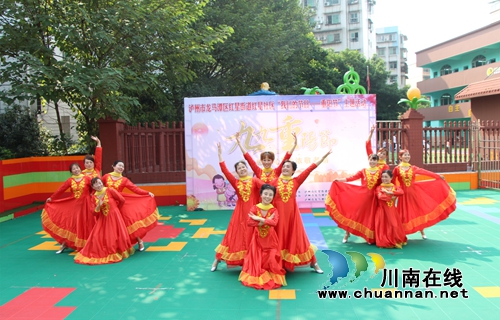 龙马潭区红星街道：近千名老人同聚坝坝宴&nbsp;喜庆国庆迎重阳(图2)