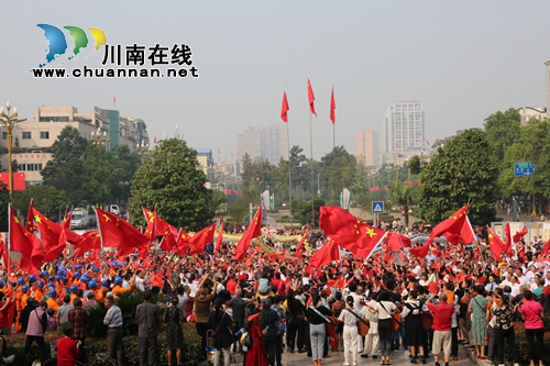 泸县:千人合唱《我和我的祖国》礼赞伟大祖国(图1) 泸县:千人合唱《我和我的祖国》礼赞伟大祖国(图1)