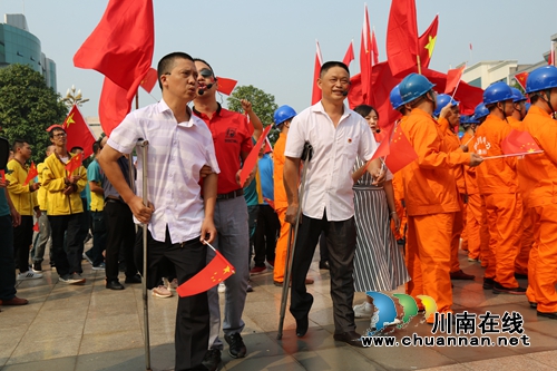泸县:千人合唱《我和我的祖国》礼赞伟大祖国(图5) 泸县:千人合唱《我和我的祖国》礼赞伟大祖国(图5)
