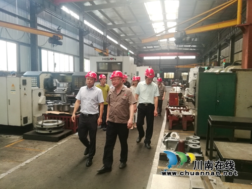 泸州长开区管委会主任带队检查国庆节前安全生产工作(图1) 泸州长开区管委会主任带队检查国庆节前安全生产工作(图1)