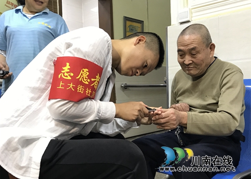 龙马潭区小市街道上大街社区开展“爱满重阳节&nbsp;情暖老人心”活动