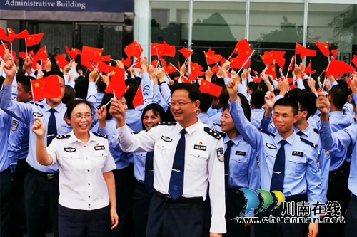 四川警察学院开启离退休同志“不忘初心,永远跟党走”庆华诞迎重阳系列活动(图4) 四川警察学院开启离退休同志“不忘初心,永远跟党走”庆华诞迎重阳系列活动(图4)