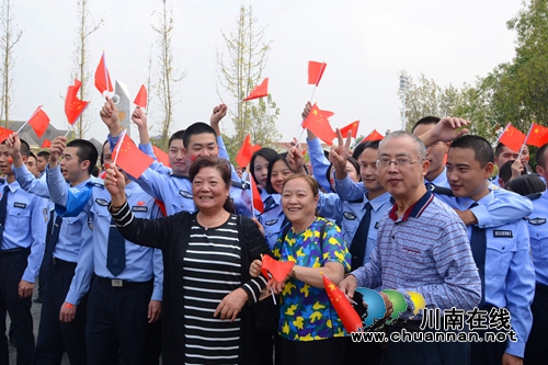 四川警察学院开启离退休同志“不忘初心,永远跟党走”庆华诞迎重阳系列活动(图5) 四川警察学院开启离退休同志“不忘初心,永远跟党走”庆华诞迎重阳系列活动(图5)