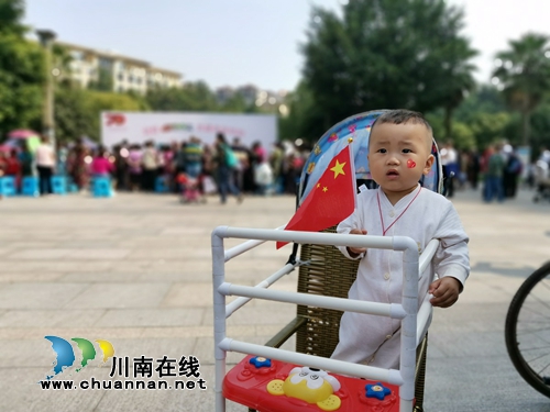 江阳区华阳街道瑞景社区举办文化汇演活动 庆祝中华人民共和国成立70周年(图1) 江阳区华阳街道瑞景社区举办文化汇演活动 庆祝中华人民共和国成立70周年(图1)