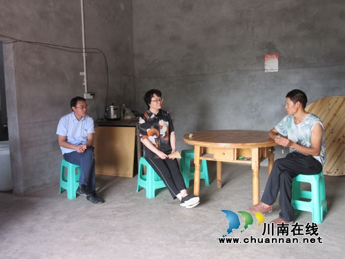 陈佳到泸县潮河镇开展贫困群众走访活动