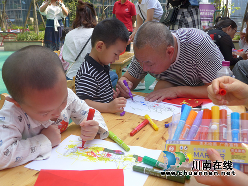 江阳区华阳街道春景社区开展国庆主题亲子活动(图1) 江阳区华阳街道春景社区开展国庆主题亲子活动(图1)