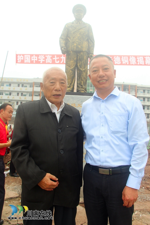 纳溪护国中学校友向母校捐铸朱德铜像(图5)
