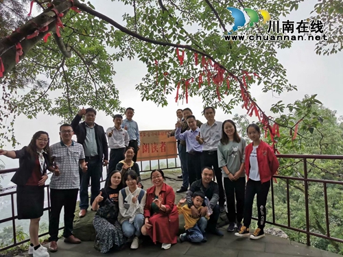 玉蟾之巅松涛涌 泸县作家颂祖国(图4) 玉蟾之巅松涛涌 泸县作家颂祖国(图4)