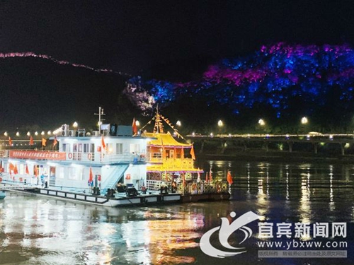 宜宾三江游船成热门&nbsp;打卡地吸引上千游客体验(图1)