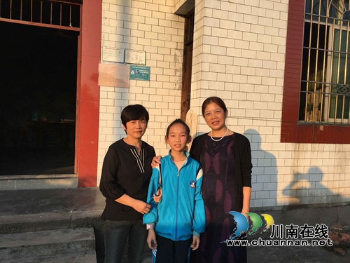 泸县得胜小学党支部开展“不忘初心、牢记使命”之“千师进万家”主题活动(图1)