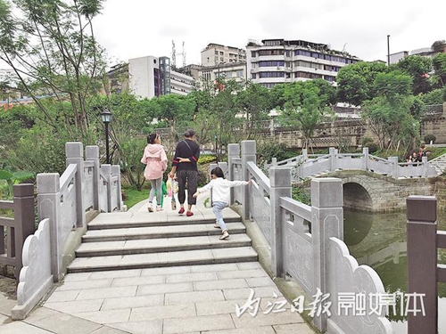 游泳区域变荷塘&nbsp;内江人民公园恢复开放展新颜(图1)