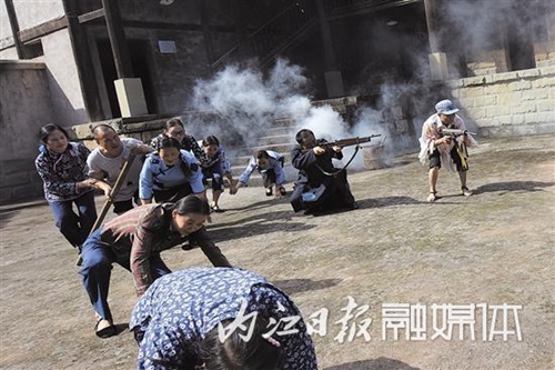 内江市民拍摄微电影《红岩红》献礼国庆(图2)