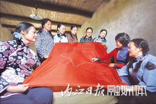 内江市民拍摄微电影《红岩红》献礼国庆(图3)