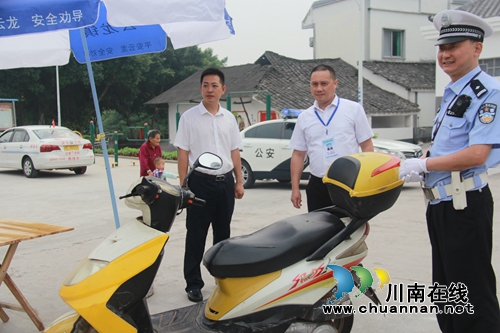 泸县云龙镇开展节前农村道路安全检查(图1)