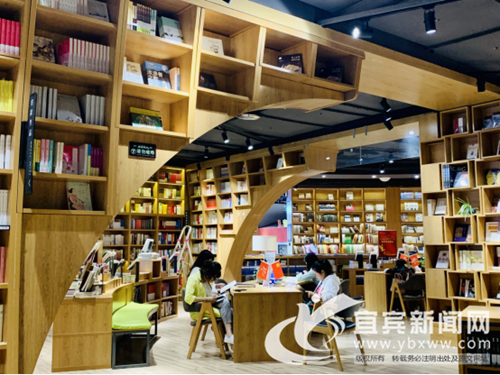 国庆节9万宜宾人打卡书店&nbsp;红色书籍占“C位”(图1)