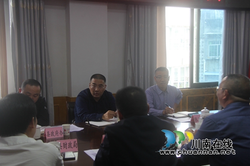 泸县代理县长曹阳到海潮镇听取工作汇报(图4)