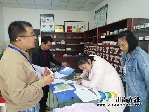 泸县潮河镇开展医疗机构药品储存区域规范化检查验收工作(图1)