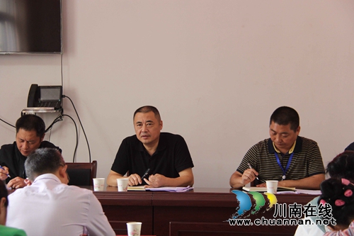 泸县法院院长谢杰到云龙镇摸排调研软弱涣散基层党组织工作(图3) 泸县法院院长谢杰到云龙镇摸排调研软弱涣散基层党组织工作(图3)