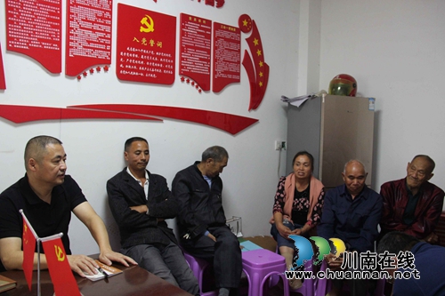 泸县法院院长谢杰到云龙镇摸排调研软弱涣散基层党组织工作(图4) 泸县法院院长谢杰到云龙镇摸排调研软弱涣散基层党组织工作(图4)