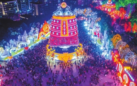 自贡灯会总策划师：传承+坚守&nbsp;造就天下第一灯(图1)