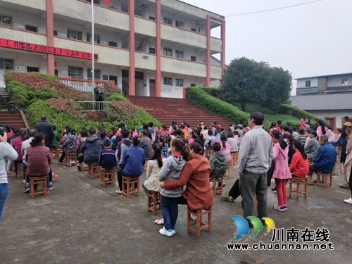 纳溪区龙车镇鼓楼山小学家校合力助力学生健康成长(图1) 纳溪区龙车镇鼓楼山小学家校合力助力学生健康成长(图1)