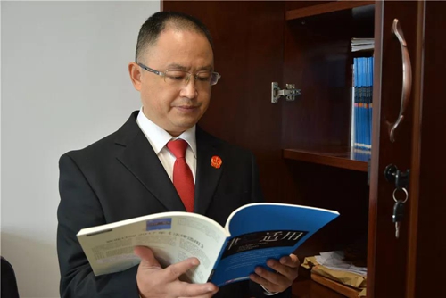 16名全省审判业务专家 泸州中院张玉红上榜(图1) 16名全省审判业务专家 泸州中院张玉红上榜(图1)