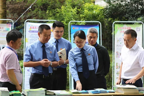 送法进校园！检察长“变身”泸高法治副校长(图6)