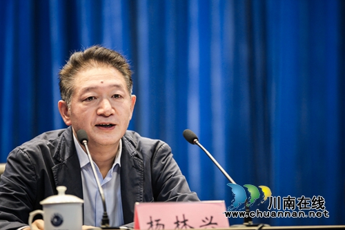 杨林兴到四川警察学院作主题教育专题党课报告(图1) 杨林兴到四川警察学院作主题教育专题党课报告(图1)