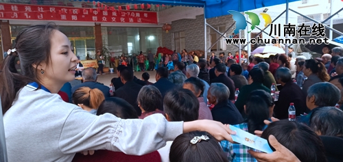 泸县潮河司法所走进桂苑社区开展老年人权益保障法宣传活动(图1)