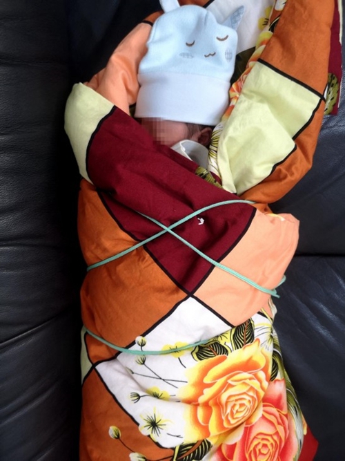 内江男婴刚出生就被“卖”掉&nbsp;瘾君子父母落网(图1)