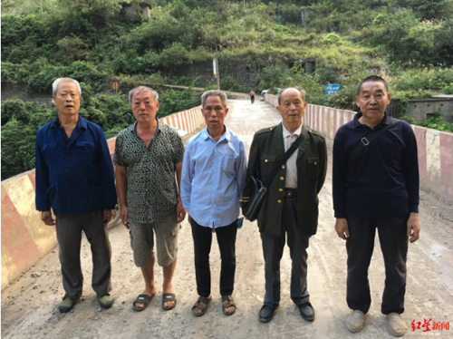 6位老人带头修桥，桥通了却成了“失信人”(图2)