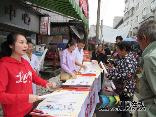 泸县潮河镇开展第30个国际减灾日主题宣传活动(图2) 泸县潮河镇开展第30个国际减灾日主题宣传活动(图2)