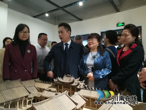 伞里盛开非遗节&nbsp;泸州“楠域奇缘”大放异彩(图8)