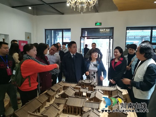 伞里盛开非遗节&nbsp;泸州“楠域奇缘”大放异彩(图9)