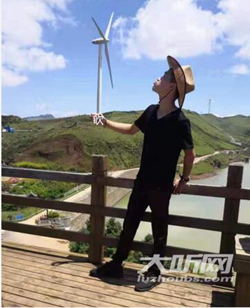 不收钱来，坐我旁边！&nbsp;泸州好人们送娃归家(图1)