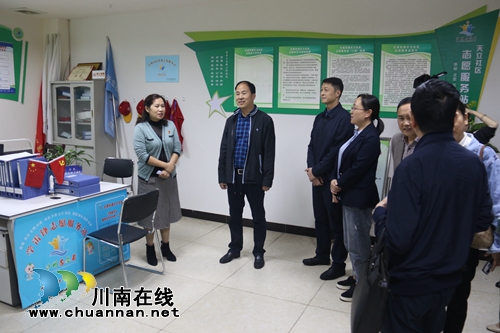 四川省双拥办到龙马潭区红星街道调研双拥工作(图1)